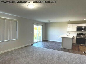 1065 Hamilton Rd in Waukee, IA - Building Photo - Building Photo