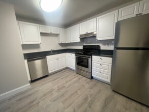 799 Farm Rd, Unit 29 in Marlborough, MA - Foto de edificio - Building Photo