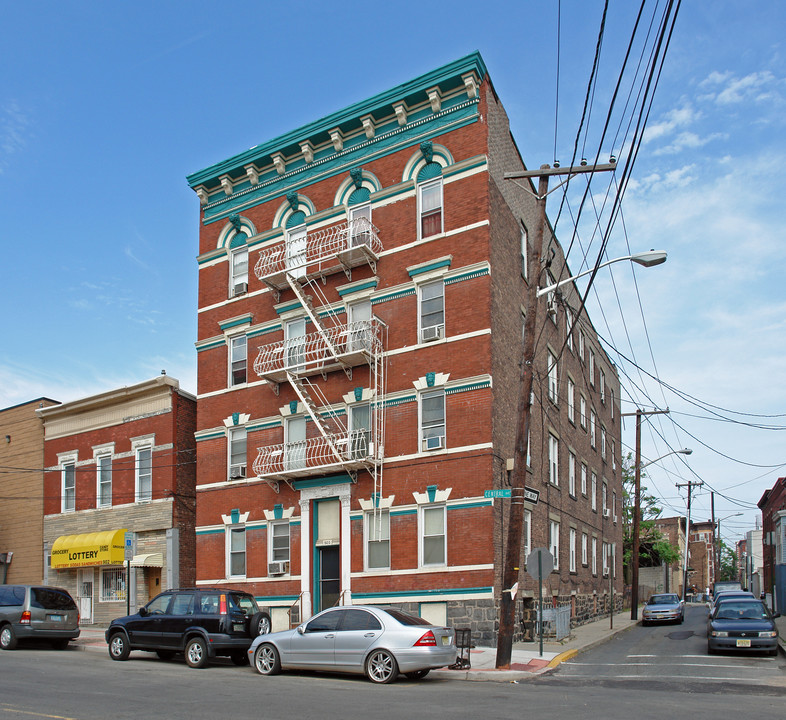 900 Central Ave in Union City, NJ - Building Photo