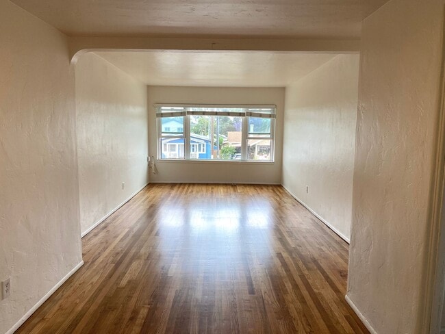 property at 1084 1/2 Lincoln Ave