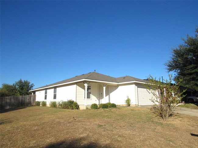 17600 Milkweed Cove in Elgin, TX - Foto de edificio - Building Photo