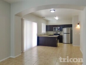 3921 W Irwin Ave in Phoenix, AZ - Foto de edificio - Building Photo