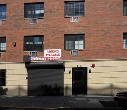 2401 Marion Ave in Bronx, NY - Foto de edificio - Building Photo