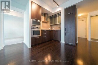 14-2814 York St in Toronto, ON - Building Photo - Building Photo