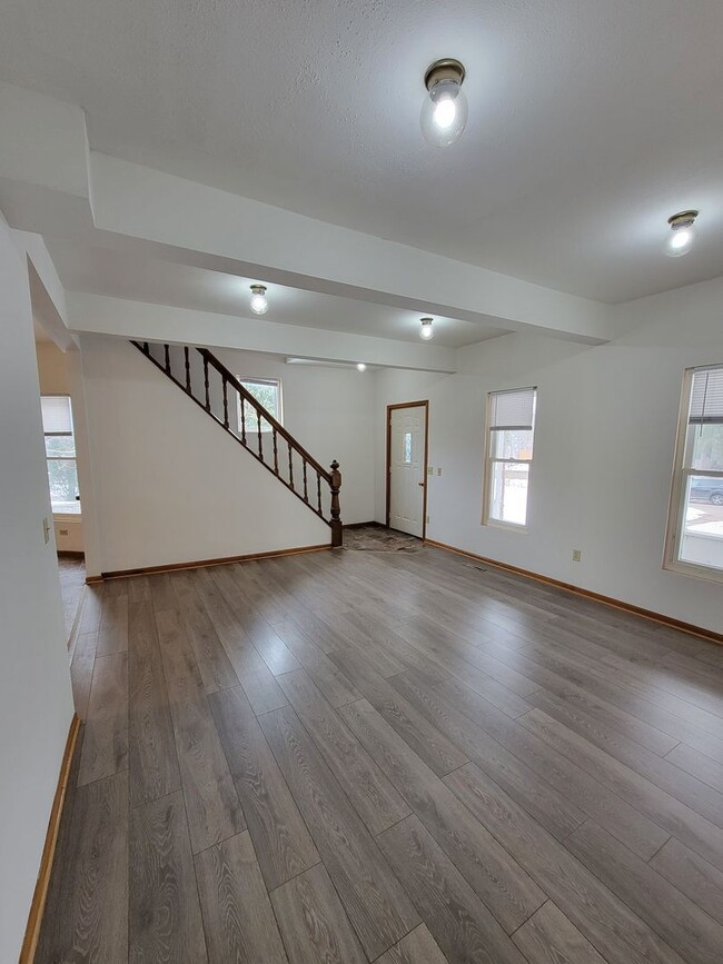 322 1/2-316-312 W Columbia St in Chippewa Falls, WI - Building Photo - Building Photo