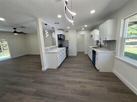 8020 Laura St in North Richland Hills, TX - Building Photo