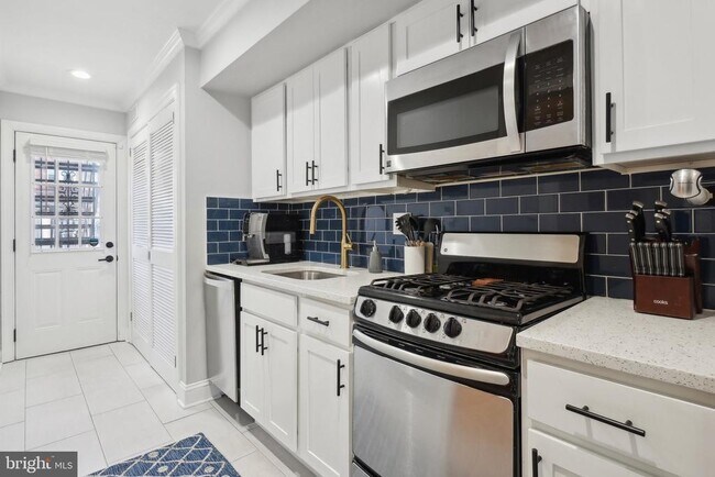 123 17th St SE in Washington, DC - Building Photo - Building Photo