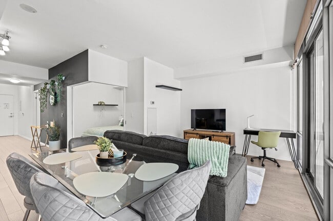 801 Bay St. in Toronto, ON - Building Photo - Building Photo