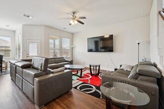 313 Marble Creek Dr in Fort Worth, TX - Building Photo - Building Photo