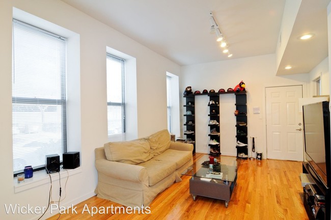2343 W Hirsch St in Chicago, IL - Building Photo - Building Photo