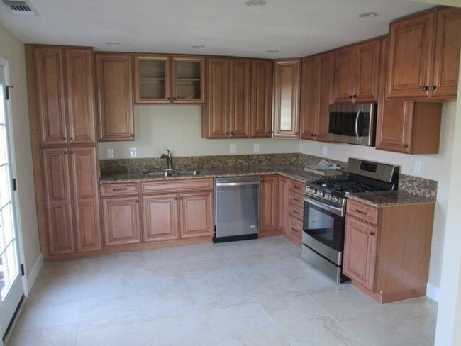 property at 1718 Magnolia Ave