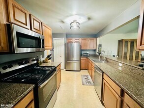 1922 Flagstone Cir in Rochester, MI - Building Photo - Building Photo