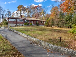 117 Church Hill Rd in Haddam, CT - Building Photo - Building Photo