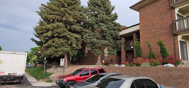 property at 13950 E Oxford Pl