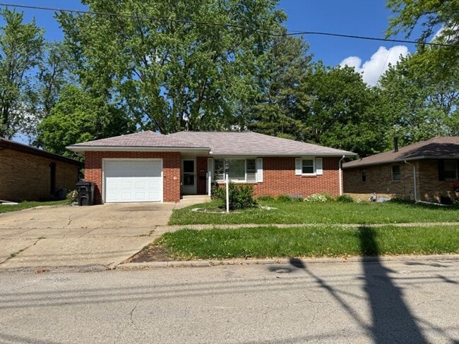 property at 1405 S Oak St