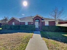10517 Lone Pine Ln in Fort Worth, TX - Building Photo