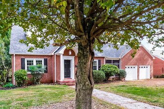 305 S Mulberry St in Cherryville, NC - Building Photo - Building Photo