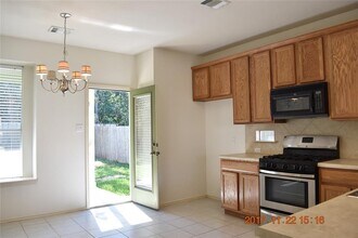 8610 Winterstein Dr in Austin, TX - Foto de edificio - Building Photo