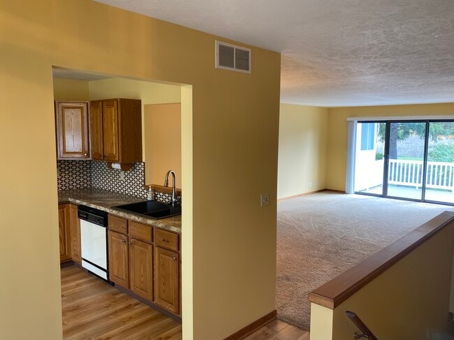 855 Claremont Ct in Holland, MI - Building Photo - Building Photo