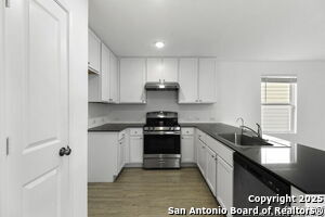 10824 Presa Wy in San Antonio, TX - Building Photo - Building Photo