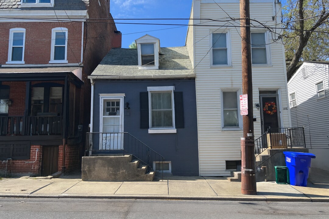 32 N Mary St in Lancaster, PA - Building Photo