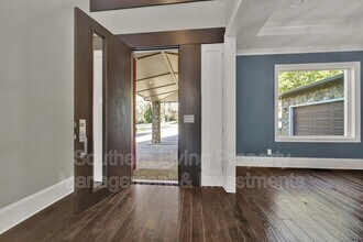 2011 Sharon Ave in Charlotte, NC - Building Photo - Building Photo