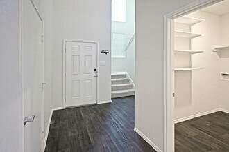 884 Armadillo Dr in Seguin, TX - Foto de edificio - Building Photo