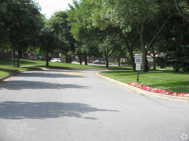 property at 180 Colony Dr S