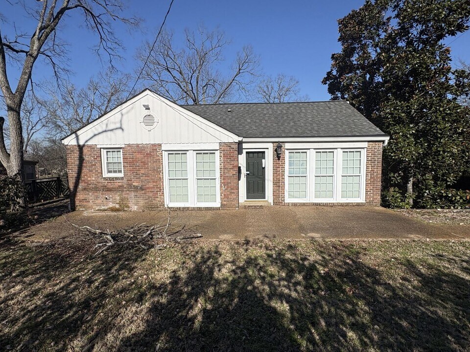 3300 Overlook Dr in Nashville, TN - Building Photo