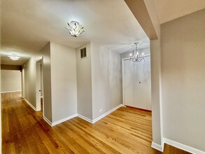 2642 W Farragut Ave, Unit 1 in Chicago, IL - Building Photo - Building Photo