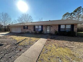 102 Jill Ln in Sulphur Springs, TX - Building Photo