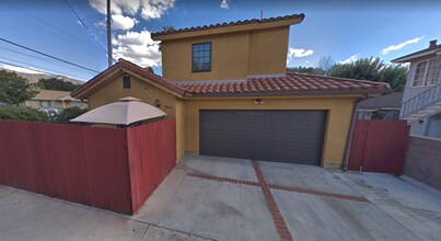 2040 Glenwood Rd in Glendale, CA - Building Photo - Building Photo