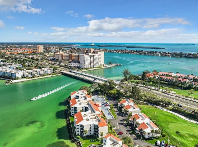 5532 La Puerta Del Sol Blvd S in St. Petersburg, FL - Foto de edificio - Building Photo