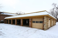 Spring Hill Apartments in Sleepy Hollow, IL - Building Photo - Building Photo