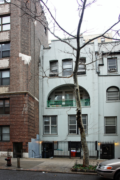 Cooperative in New York, NY - Building Photo