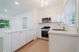 681 Hillside Terrace in Vista, CA - Foto de edificio - Building Photo