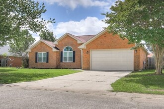 302 Summerfield Cir in Grovetown, GA - Foto de edificio - Building Photo