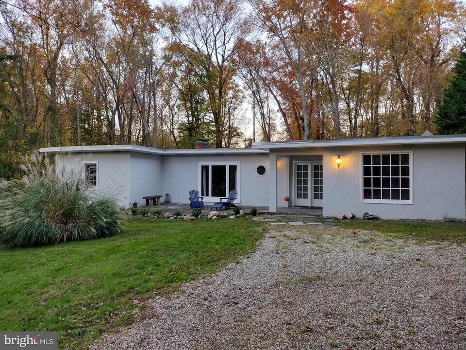 6822 Sorrel St in McLean, VA - Building Photo