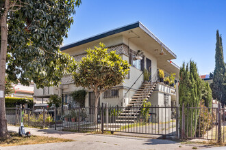 1032 N Berendo St in Los Angeles, CA - Building Photo - Building Photo