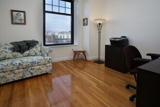342 Bunker Hill St in Boston, MA - Building Photo - Building Photo
