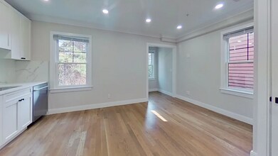 14 Lopez Ave, Unit 3 in Cambridge, MA - Building Photo - Building Photo