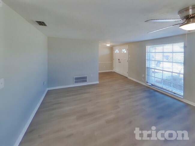 3518 Springfield Dr in Holiday, FL - Foto de edificio - Building Photo