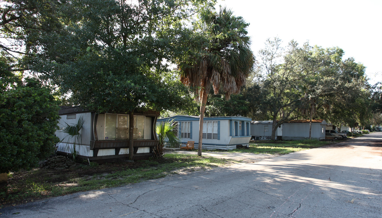 Alhambra Moble Home Community in Palatka, FL - Building Photo