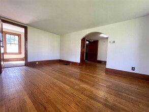 104 Pearl St in Ithaca, NY - Building Photo - Interior Photo