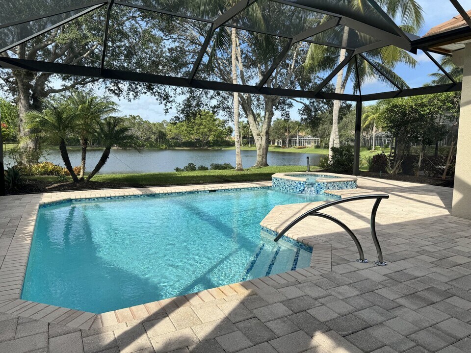 8449 Mallards Way in Naples, FL - Building Photo