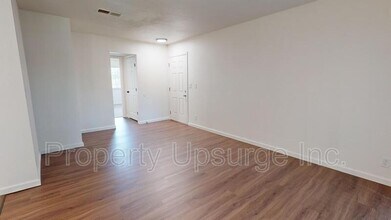 1013 Echo Rd in Redding, CA - Building Photo - Building Photo