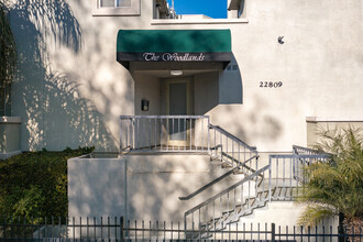 22809 Del Valle St in Woodland Hills, CA - Building Photo - Building Photo