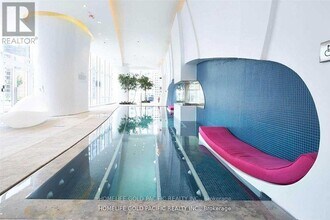 1 Bloor St E in Toronto, ON - Building Photo - Building Photo