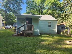 2577 Eastwood Dr in Decatur, GA - Building Photo - Building Photo