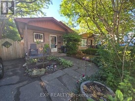 89 Wellington St E in Brampton, ON - Building Photo